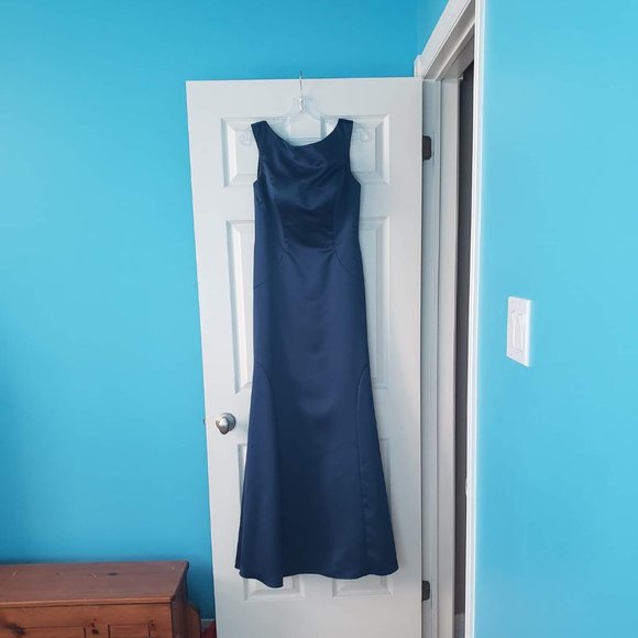 Beautiful Dark Navy Prom dress- Never been worn - Picture 3 of 4
